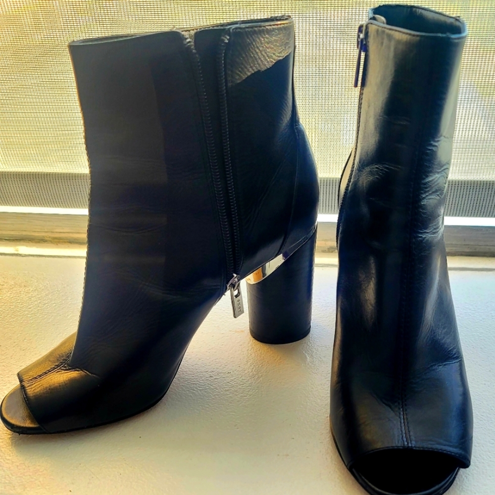 DKNY 8.5 womens ankle boots